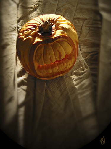 Cartoon: Ugly Jack (medium) by birdbee tagged pumpkin,photo,halloween,creepy,carve