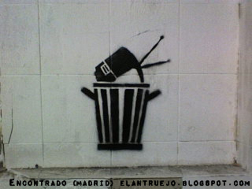 Cartoon: TELEBASURA (medium) by ANTRUEJO-ENCONTRADO tagged tele,tv,basura,antruejo,street,art,tabacalera