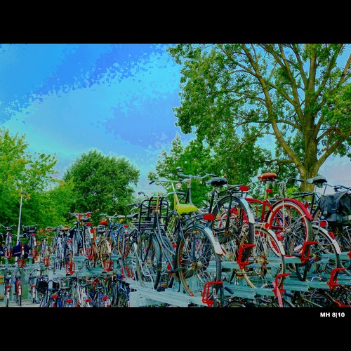 Cartoon: MH - The Bike Yard (medium) by MoArt Rotterdam tagged rotterdam,bike,fiets,bikeyard,fietsenrek,lotsofbikes,fietsenberg