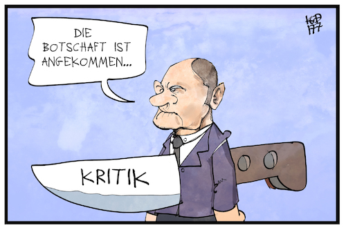 Cartoon: Kritik an Olaf Scholz (medium) by Kostas Koufogiorgos tagged karikatur,koufogiorgos,illustration,cartoon,olaf,scholz,hamburg,bürgermeister,messer,rücken,kritik,spd,polizeieinsatz,botschaft,karikatur,koufogiorgos,illustration,cartoon,olaf,scholz,hamburg,bürgermeister,messer,rücken,kritik,spd,polizeieinsatz,botschaft