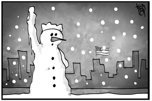 Cartoon: Winter in den USA (medium) by Kostas Koufogiorgos tagged koufogiorgos,karikatur,illustration,cartoon,blizzard,schnee,sturm,schneemann,freiheitsstatue,winter,wetter,usa,klima,karikatur,koufogiorgos,illustration,cartoon,blizzard,schnee,sturm,schneemann,freiheitsstatue,winter,wetter,usa,klima