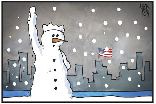 Cartoon: Winter in den USA (medium) by Kostas Koufogiorgos tagged karikatur,koufogiorgos,illustration,cartoon,blizzard,schnee,sturm,schneemann,freiheitsstatue,winter,wetter,usa,klima,karikatur,koufogiorgos,illustration,cartoon,blizzard,schnee,sturm,schneemann,freiheitsstatue,winter,wetter,usa,klima