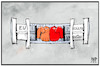 Cartoon: EU vs. Pharmaindustrie (small) by Kostas Koufogiorgos tagged karikatur,koufogiorgos,illustration,cartoon,eu,pharmaindustrie,impfstoff,spritze,kampf,konflikt,boxen,wirtschaft,corona,pandemie